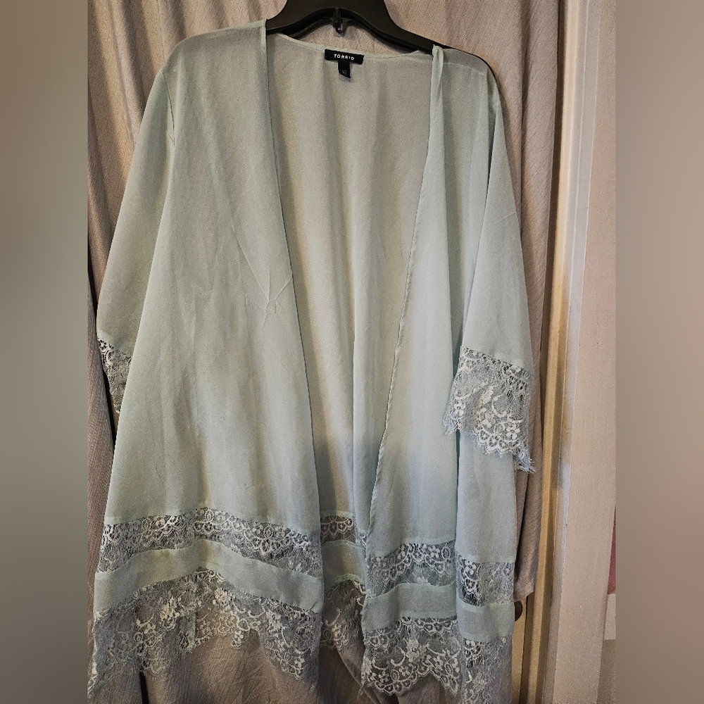 Light Green / Mint Lace Trim Kimono
